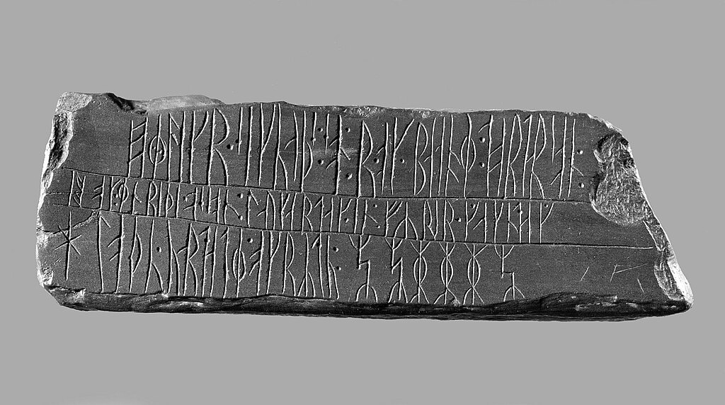 Pierre runique de Kingigtorssuaq au Musée National de Copenhague – Photo d’Ukendt /Nationalmuseet