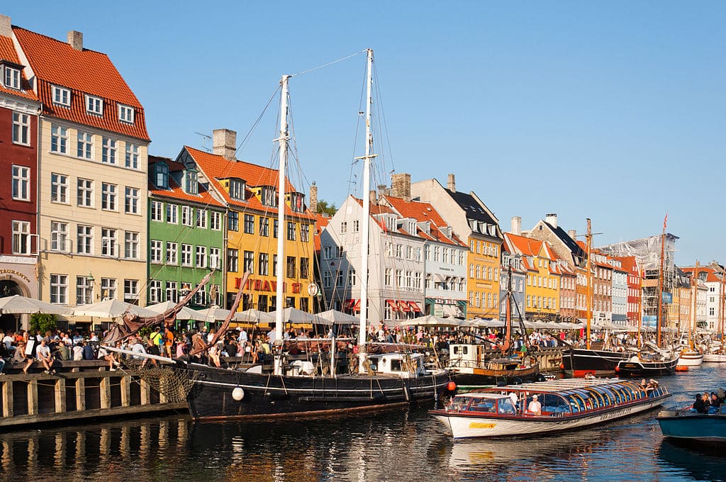 Quand venir à Copenhague au Danemark ? Climat et météo à 7 jours. Photo du Nyhavn de Julian Herzog.