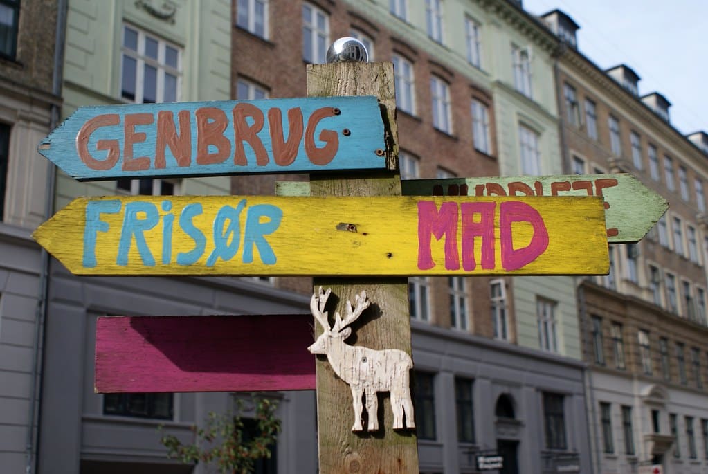 Rue Jægersborggade dans le quartier de Norrebro à Copenhague : Là vous pouvez faire des folies avec votre carte bleue.