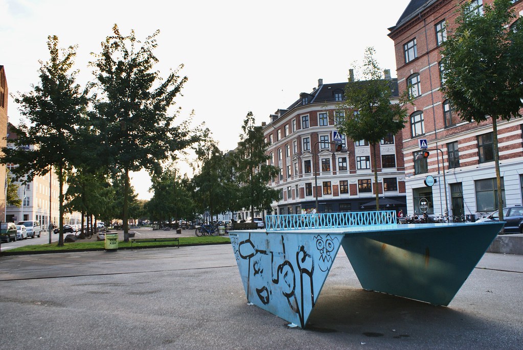 Table de ping pong et terrain de streetball dans Vesterbro sur le Sønder Blvd.