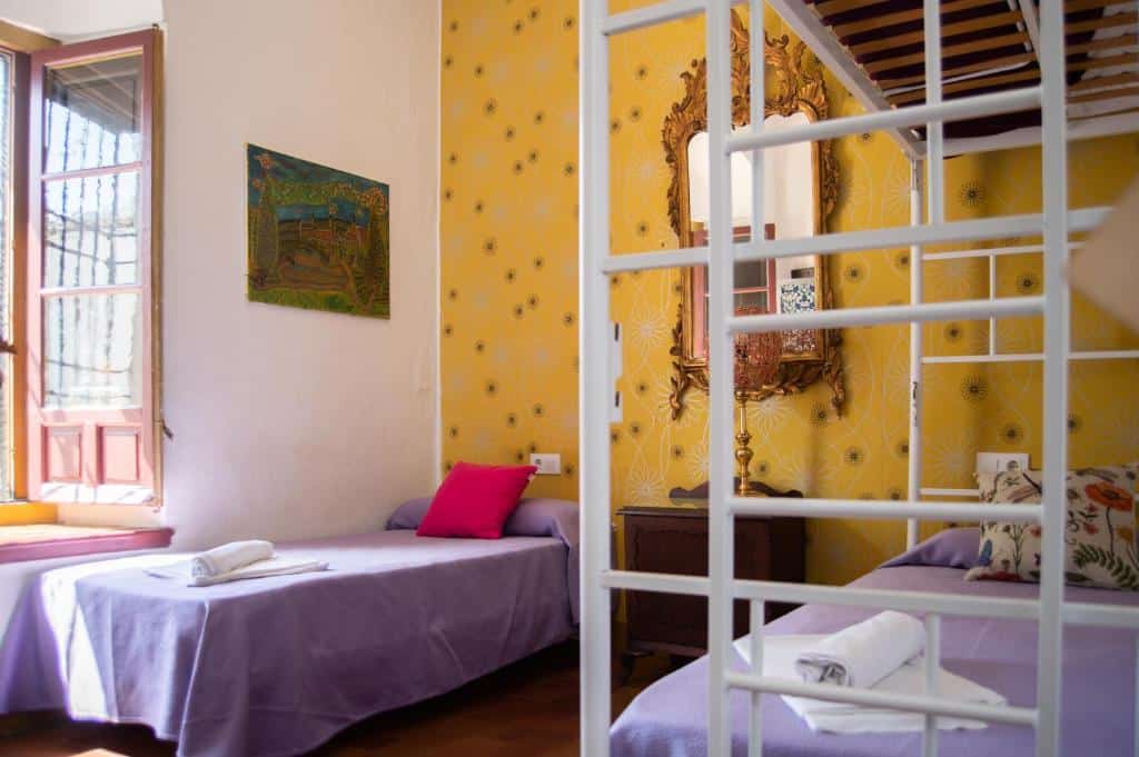 Dortoir pour femme à l'auberge de jeunesse Backpacker Al Katre à Cordoue.