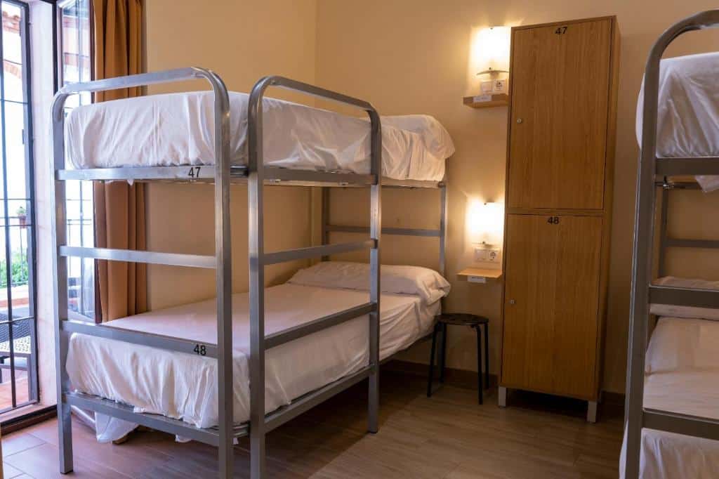 Dortoir de l'auberge de jeunesse Puerta de la Luna à Cordoue.