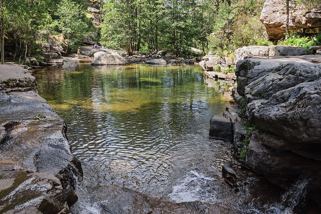 Piscine naturelle à Aïtone près d'Evisa - Photo de Myrabella - Wikimedia Commons -CC-BY-SA 3.0