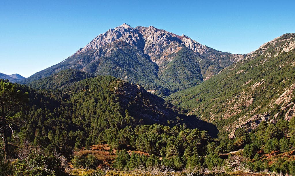 A proximité de Vivario (Corse), vue sur le Monte d Oro - Photo de Pierre Bona . Licence ccbysa 3.0, 2.5, 2.0, 1.0