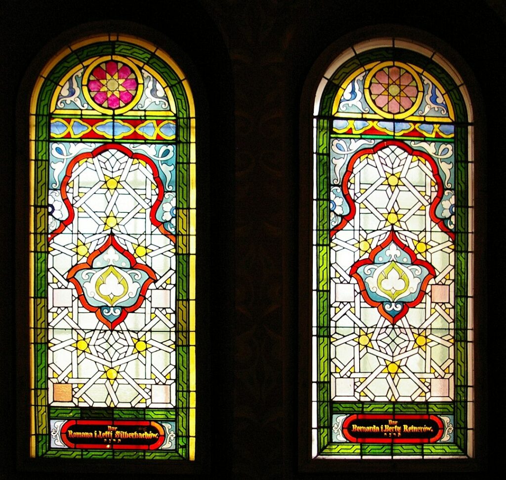 Vitraux de la synagogue Tempel à Cracovie - Photo de Jakub Halun -Licence ccbysa 4.0, 3.0, 2.5, 2.0, 1.0