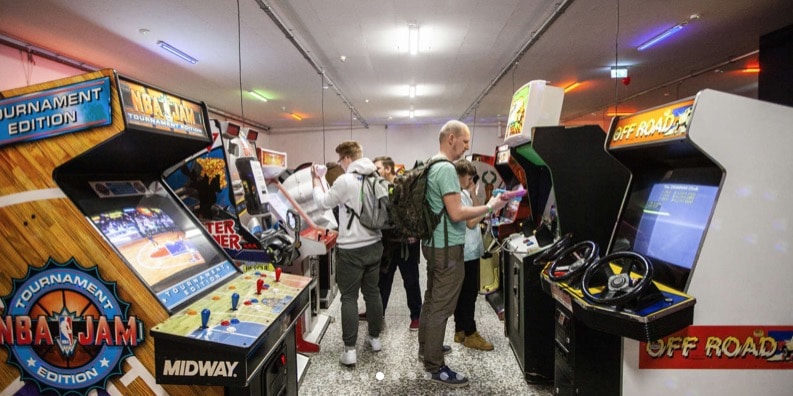 Activités insolites à Cracovie : La salle de jeux du musée des arcades.