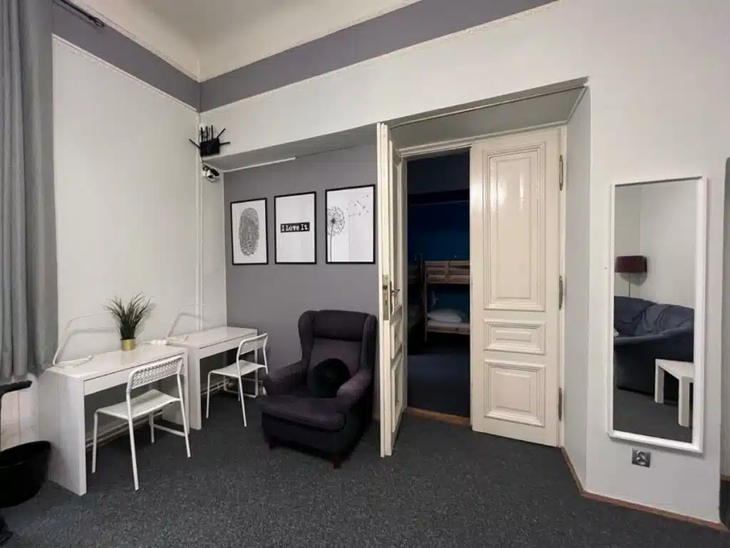 Dans l'auberge de jeunesse Only Girls Space Hostel à Cracovie.