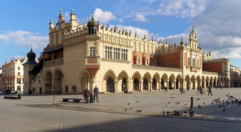 Halles aux draps ou Sukiennice sur le Rynek de la vieille ville de Cracovie - Photo de Jakub Halun