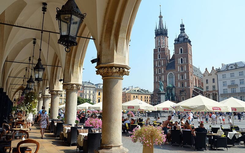 Au plus près du centre historique de Cracovie sur la place du marché. Photo de Silar