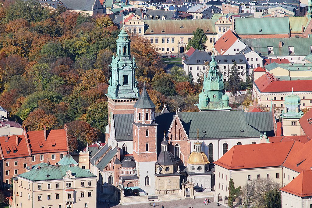 Vue aérienne de la cathédrale de Wawel, le chateau royal dans le centre historique de Cracovie - Photo d'Ingo Mehling