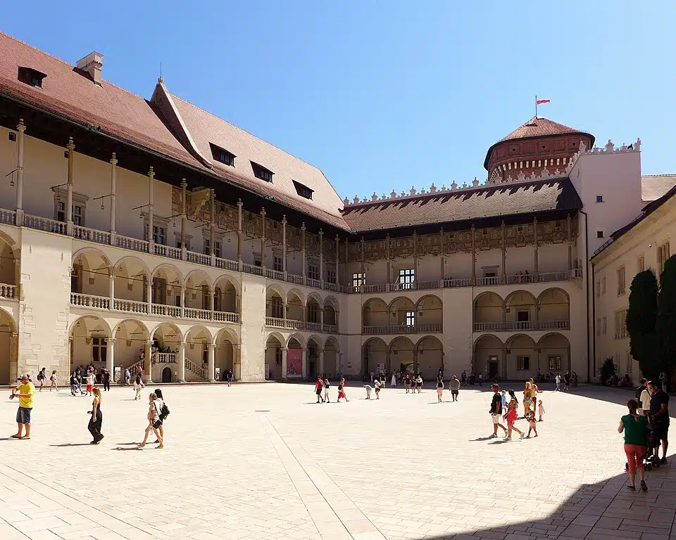 Dans la cour du Chateau de Wawel à Cracovie - Photo de Bahnfrend - Licence ccbysa 4.0
