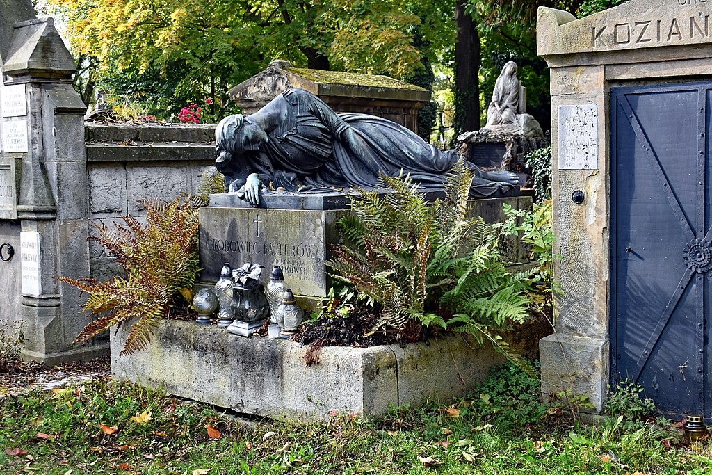 Dans le Cimetière -Rakowicki à Cracovie - photo de Zygmunt Put -Licence CCBYSA 4.0, 3.0, 2.5, 2.0, 1.0