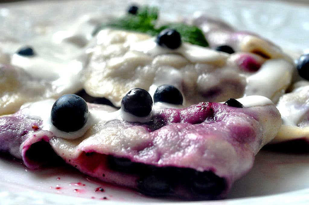 Cuisine polonaise à Cracovie : Pierogi aux myrtilles et à la crème - Photo de Martali44 - Licence CCBYSA 3.0