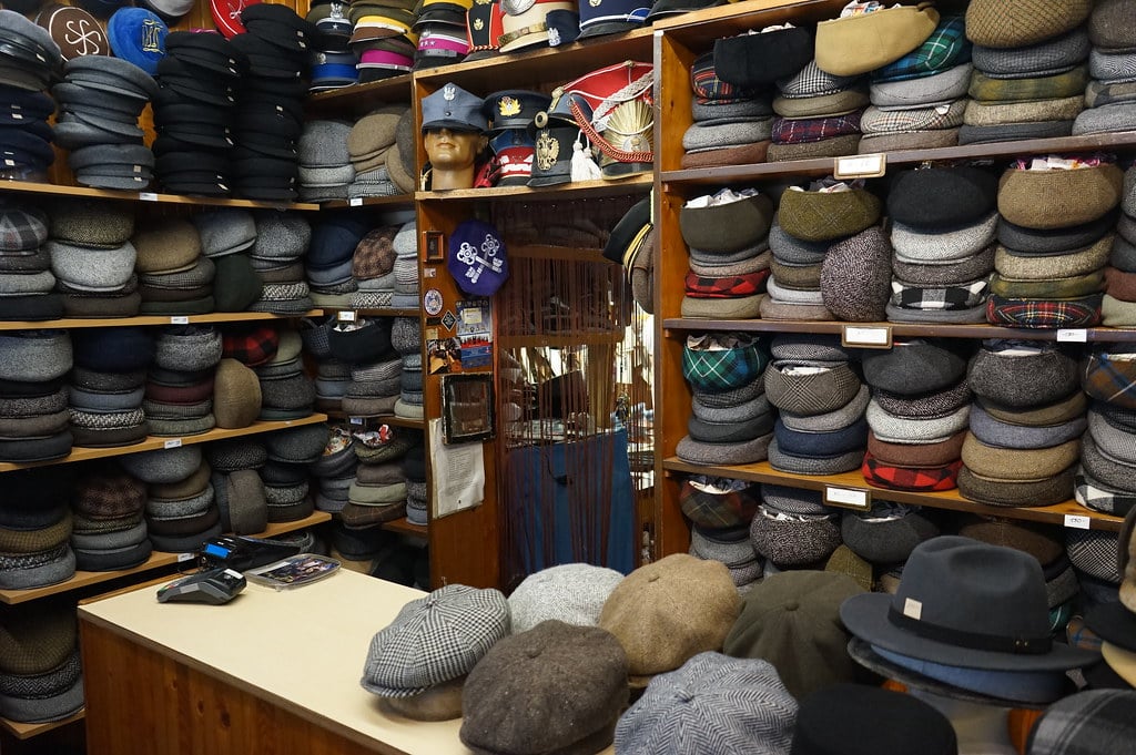 Magasin de berets et de chapeaux à Kazimierz.