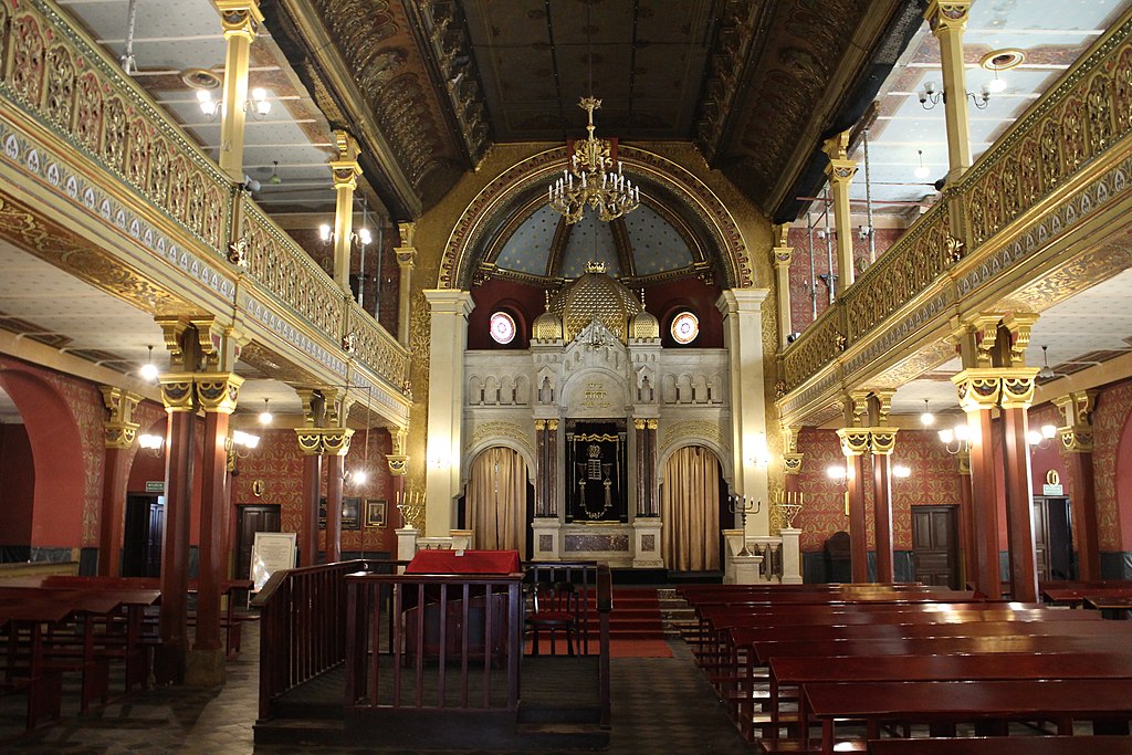 Intérieur de la synagogue reformiste Tempel dans le quartier de Kazimierz à Cracovie. Photo de Suicasmo