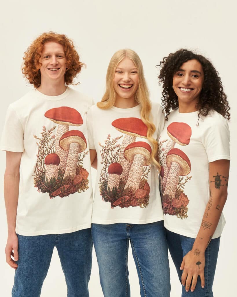 Magnifique hommage aux champignons sur des Tshirts de Pan tu nie stal.