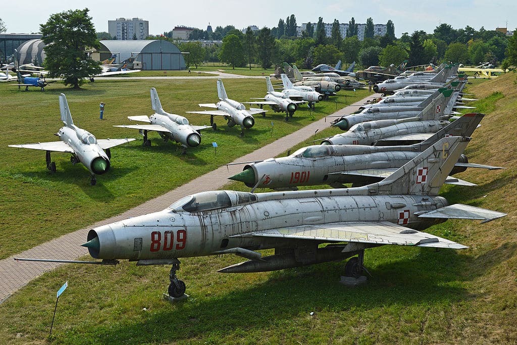 Allée des Mig 21 au Musée de l'aviation de Cracovie - Photo d'Alan Wilson -Licence ccbysa 2.0