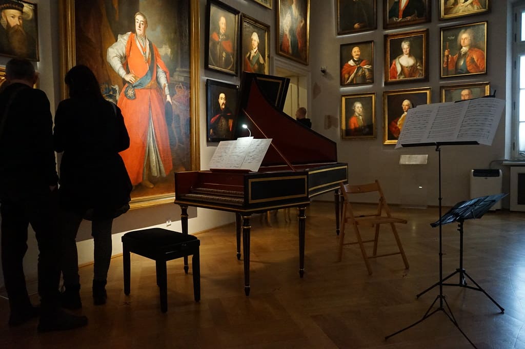 Concert dans la salle des portraits du musée d'art sacré Ciolek à Cracovie.