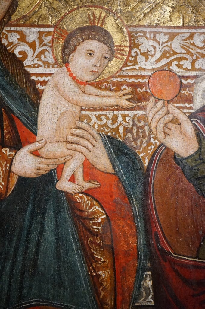 Peinture gothique de Jésus bébé avec une tête d'adulte au musée d'art sacré Ciolek à Cracovie.