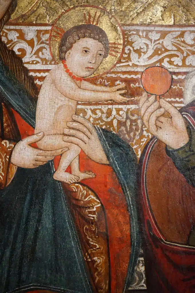 Peinture gothique de Jésus bébé avec une tête d'adulte au musée d'art sacré Ciolek à Cracovie.