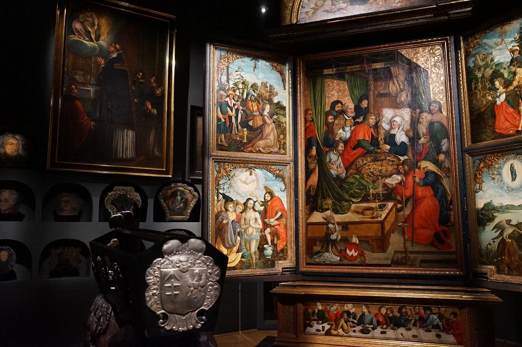 Dans la salle dédiée à la mort à l'époque baroque au musée d'art sacré Ciolek à Cracovie.