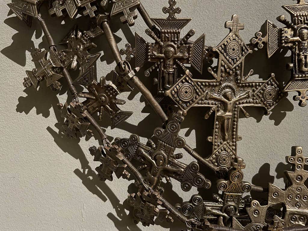 Objets liturgiques au musée d'art sacré Ciolek à Cracovie.