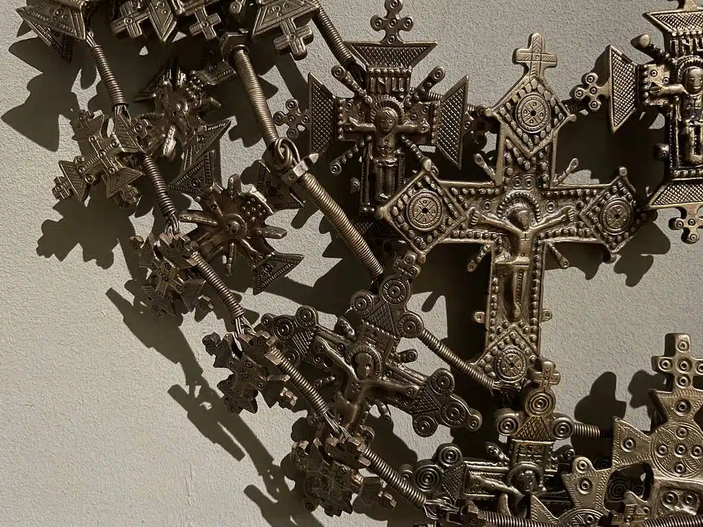 Objets liturgiques au musée d'art sacré Ciolek à Cracovie.