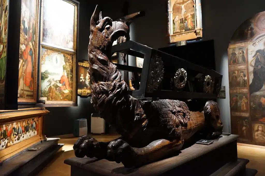 Porte cercueil au musée d'art sacré Ciolek à Cracovie.