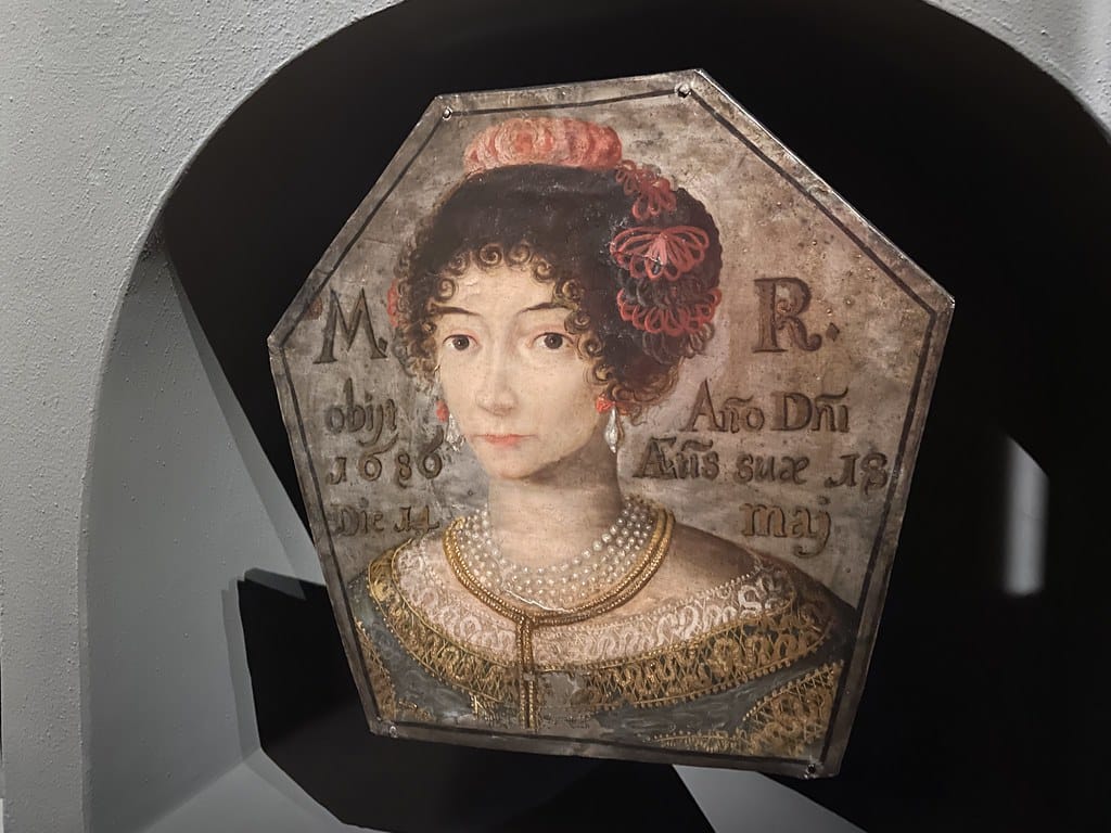 Portrait-épitaphe (17e) au musée d'art sacré Ciolek à Cracovie.