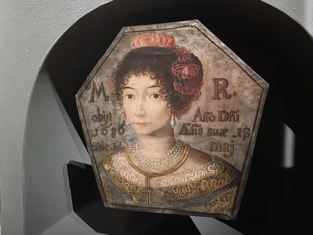 Portrait-épitaphe (17e) au musée d'art sacré Ciolek à Cracovie.