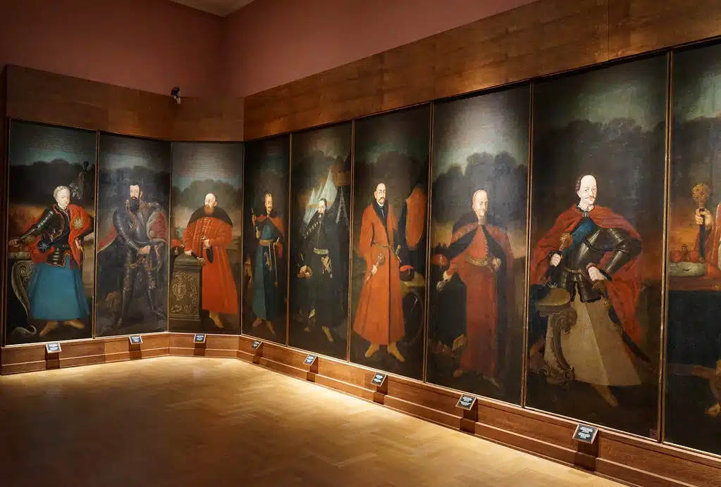 Portraits de nobles polonais (en sarmate) au musée d'art sacré Ciolek à Cracovie.