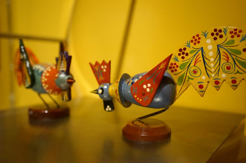 Combat de coqs (kogut signifie coq en polonais) au musée ethnographique de Cracovie.
