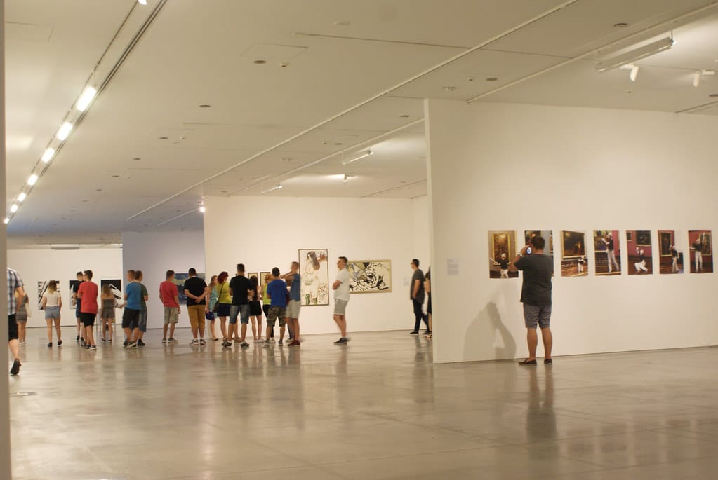 Intérieur du MOCAK.