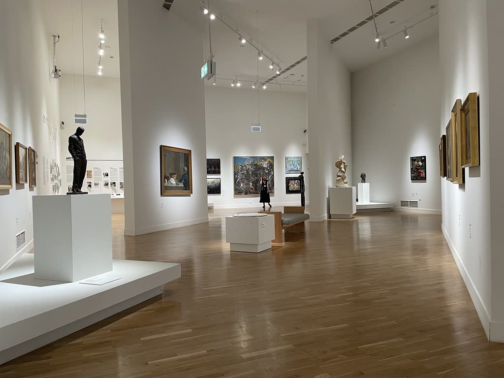 Salle d'exposition de la collection d'art moderne (Années 1930) du Musée National de Cracovie.