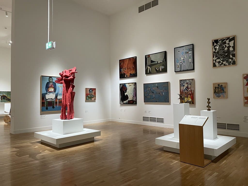 Salle d'exposition de la collection d'art moderne (Années 1950) du Musée National de Cracovie.