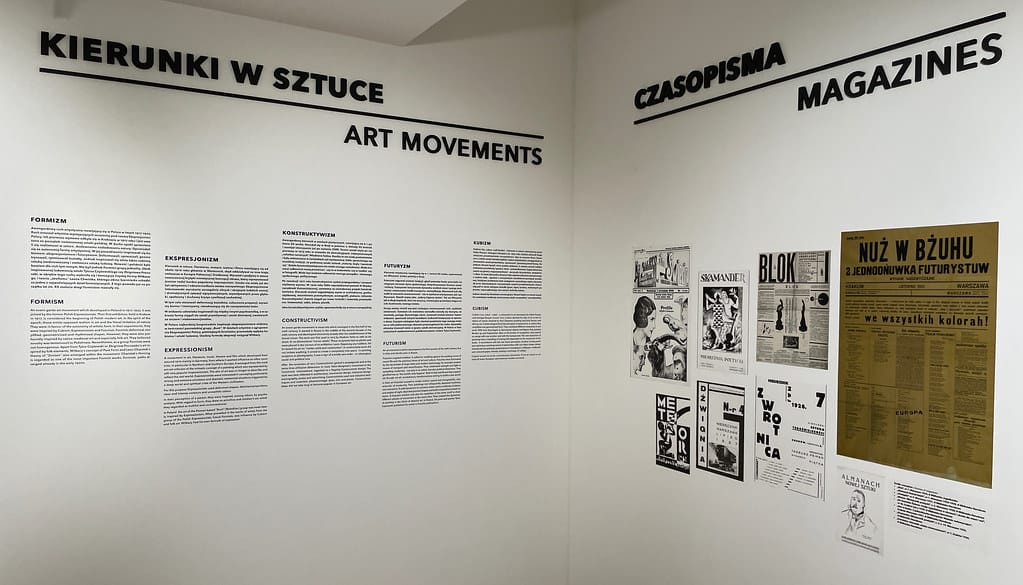 Contexte : Présentation des courants artistiques et des journaux et magazines de l'époque. Au Musée National de Cracovie.