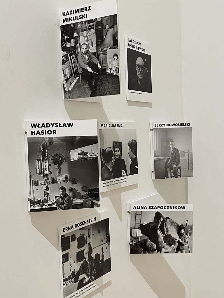 Contexte : Présentation des artistes au Musée National de Cracovie.