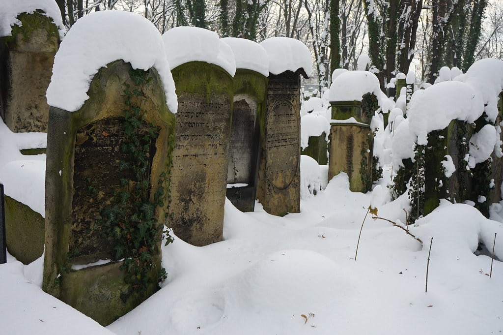 Stèles du cimetière juif.