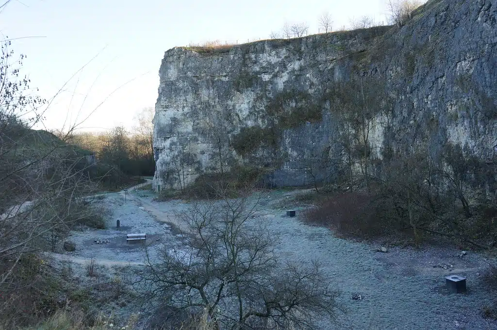 Spot d'escalade dans le parc de Zakrzowek à Cracovie.