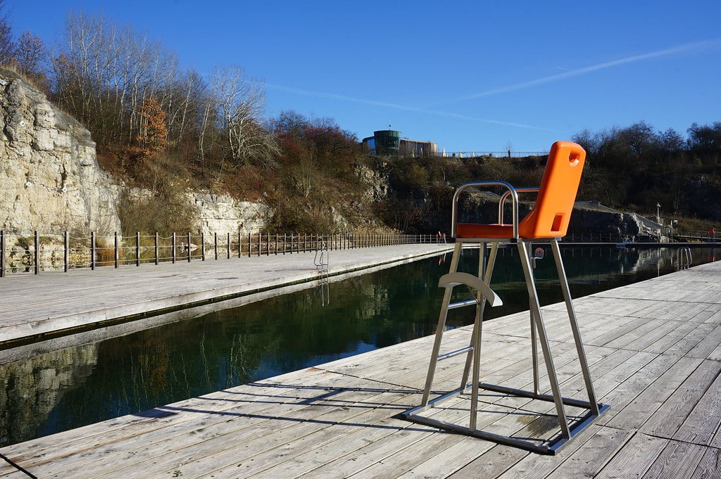 Espace de baignade aménagé au lac Zakrzowek à Cracovie.