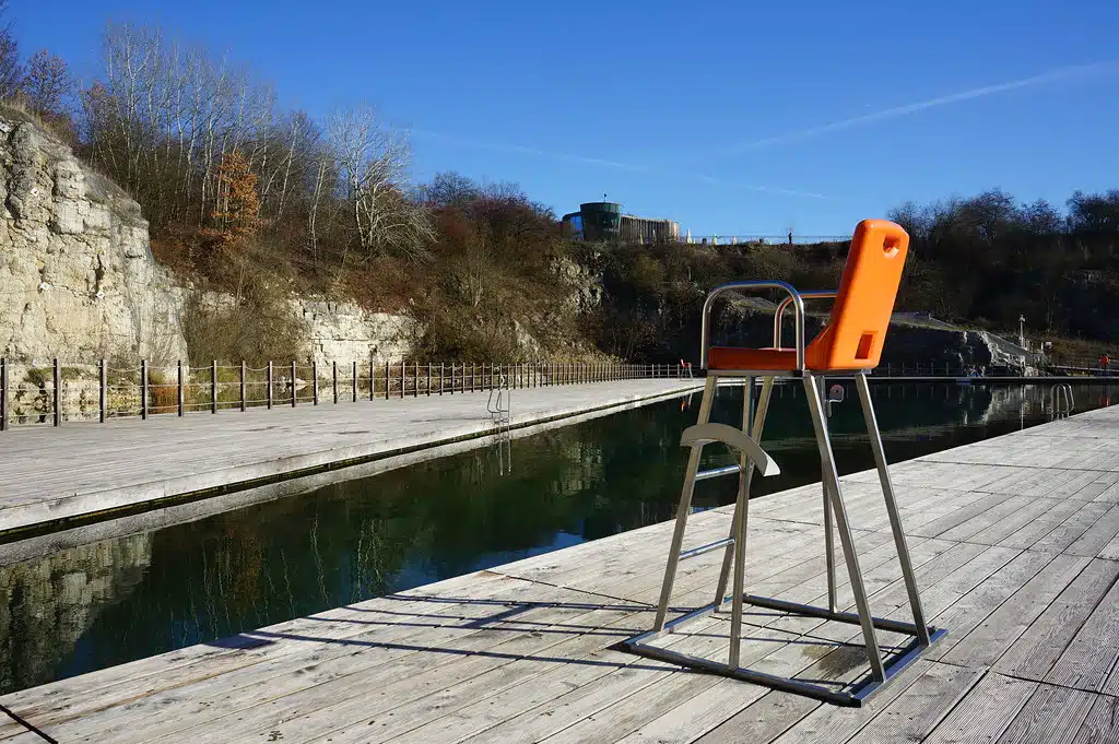 Espace de baignade aménagé au lac Zakrzowek à Cracovie.