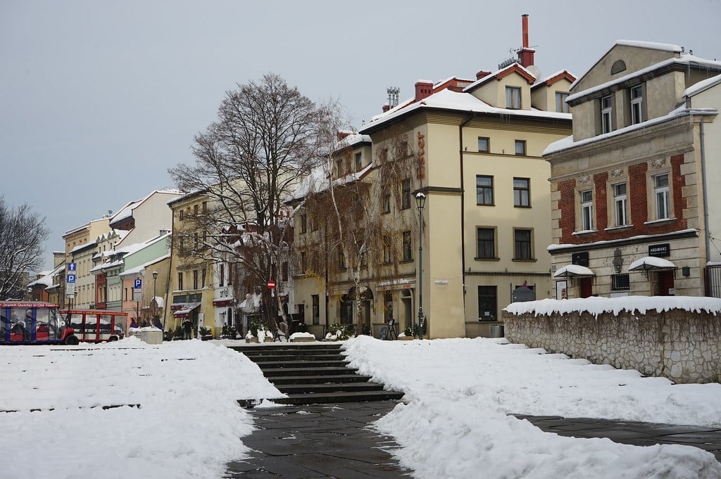 Sur la place Szeroka dans le quartier de Kazimierz.