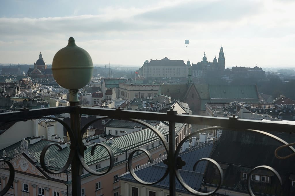 Vue panoramique sur le chateau de Wawel depuis le Ratusz de Cracovie.