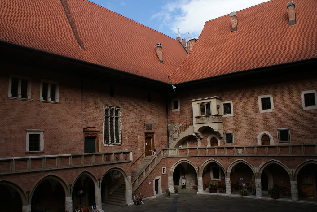Cour de l’Université Jagellon dans le centre historique de Cracovie.
