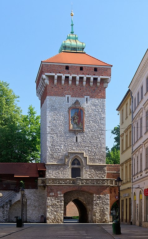 Porte Florian, la dernière de fortifications autour du centre historique de Cracovie - Photo de Jakub Halun 