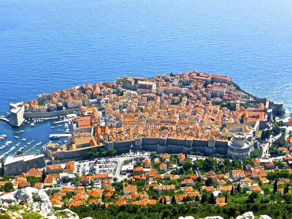 Vue depuis la colline de Srd au dessus de la Citadelle.