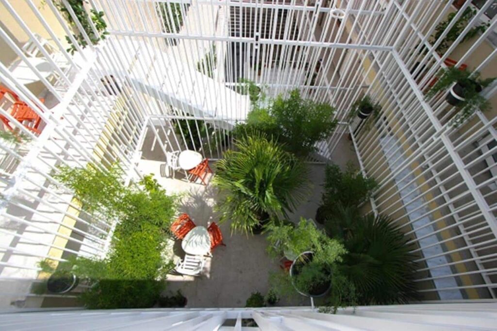 Cour intérieur de l'auberge Boutique Hostel Forum à Zadar.