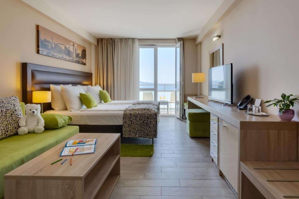 Chambre familiale de l'Hotel Pinija.