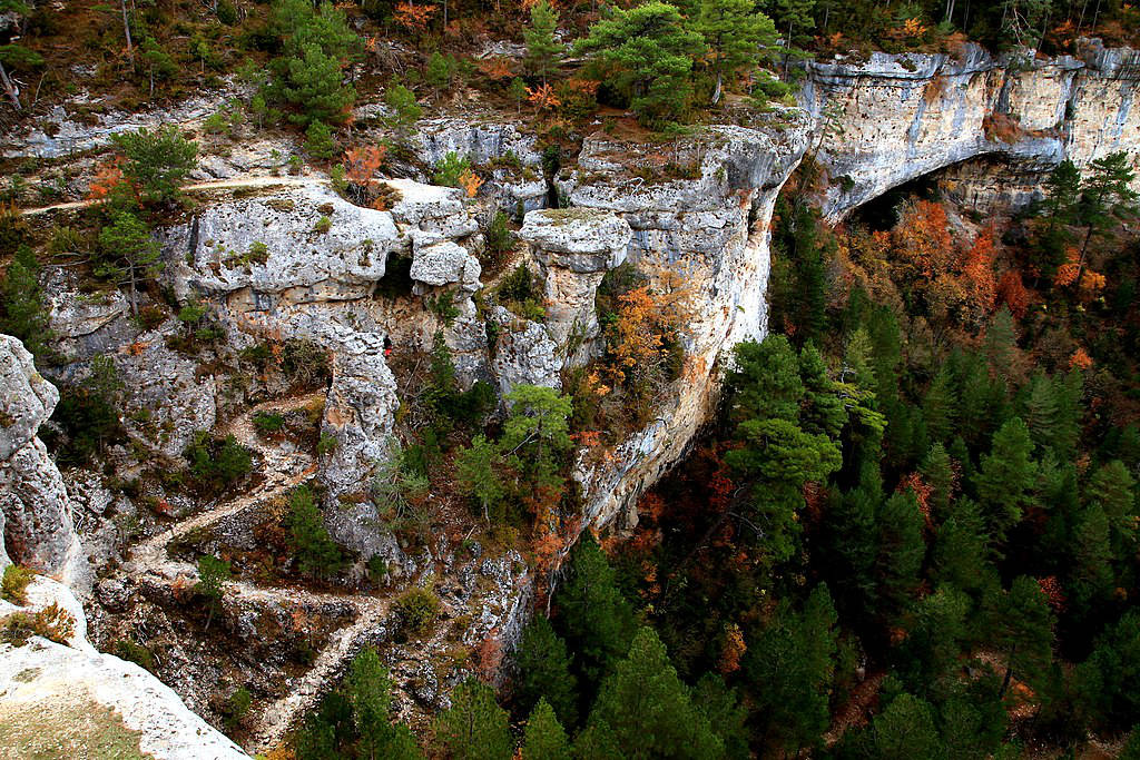 Sentiers dans le parc de la Serrania de Cuenca - Photo de CarlosFdezCara - Licence ccbysa 4.0
