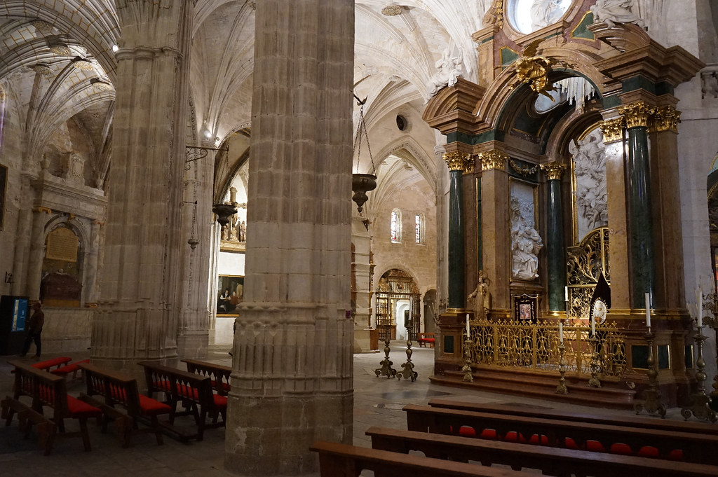 Autel (chapelle ?) baroque dans la cathédrale de Cuenca.